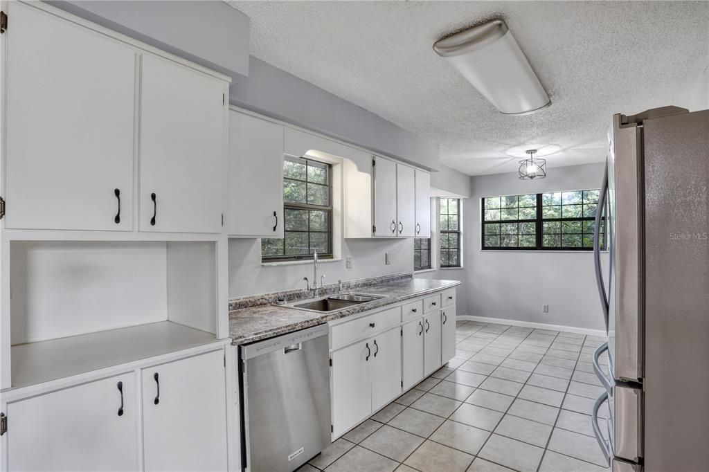 For Sale: $629,000 (3 beds, 2 baths, 1524 Square Feet)