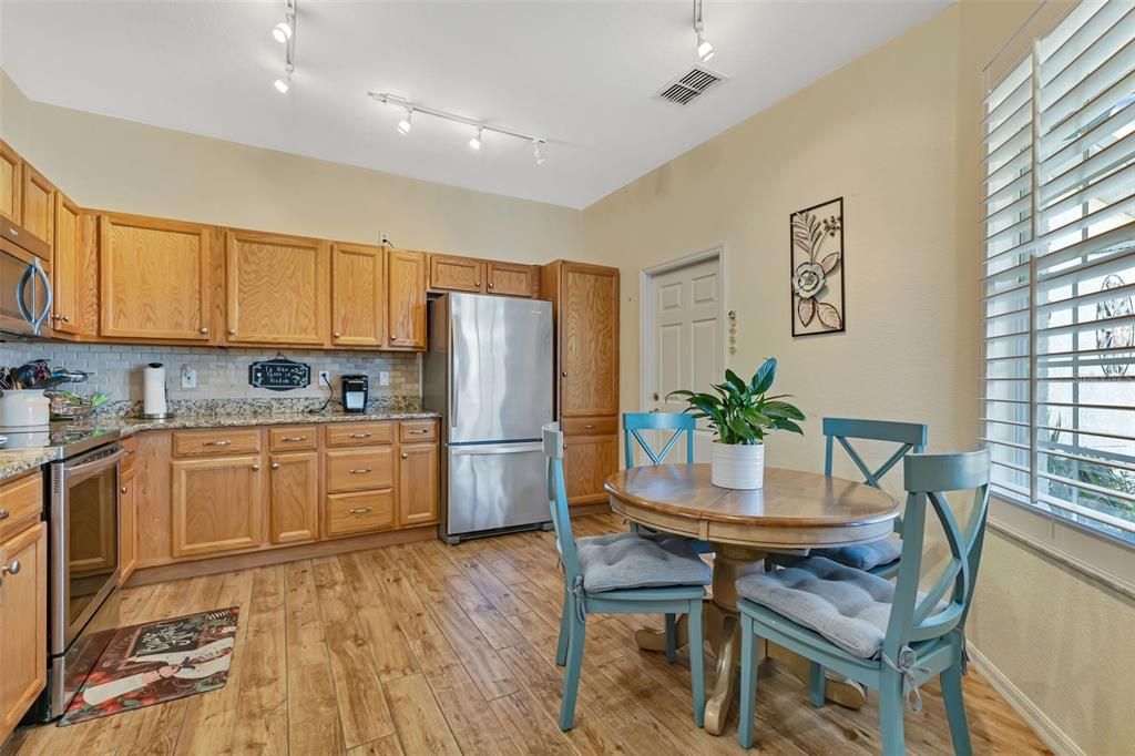 For Sale: $335,000 (2 beds, 2 baths, 1269 Square Feet)