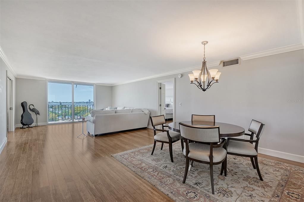 Active With Contract: $1,125,000 (2 beds, 2 baths, 1390 Square Feet)
