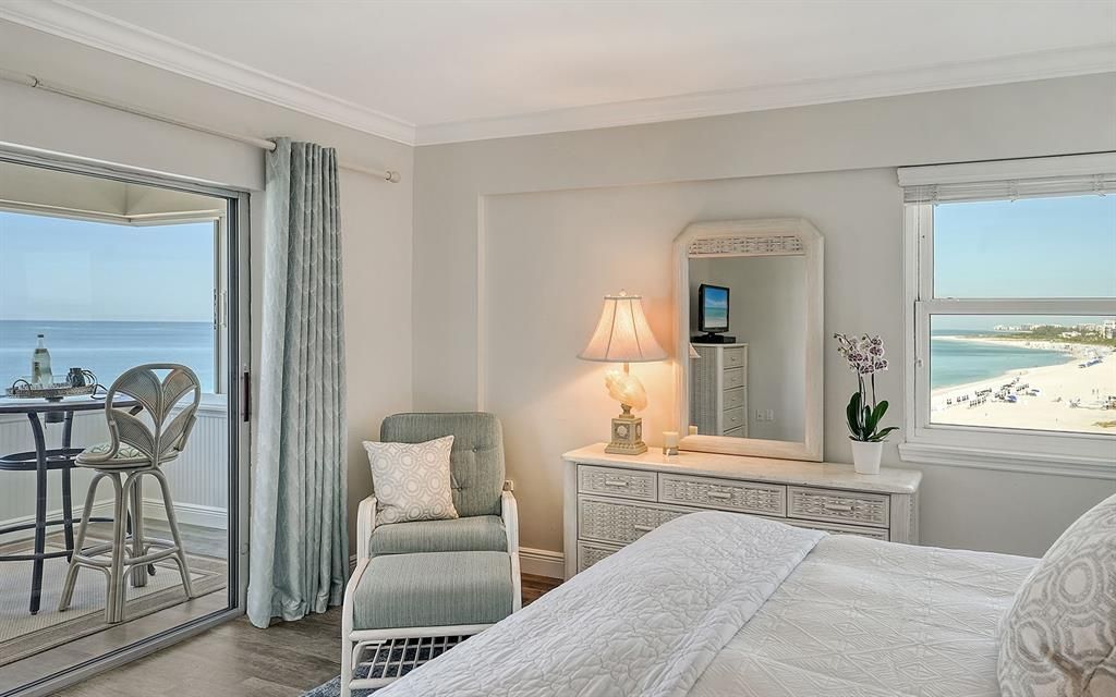 Active With Contract: $1,400,000 (2 beds, 2 baths, 1492 Square Feet)