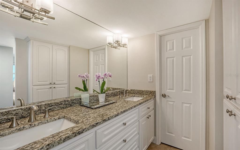 Active With Contract: $1,400,000 (2 beds, 2 baths, 1492 Square Feet)