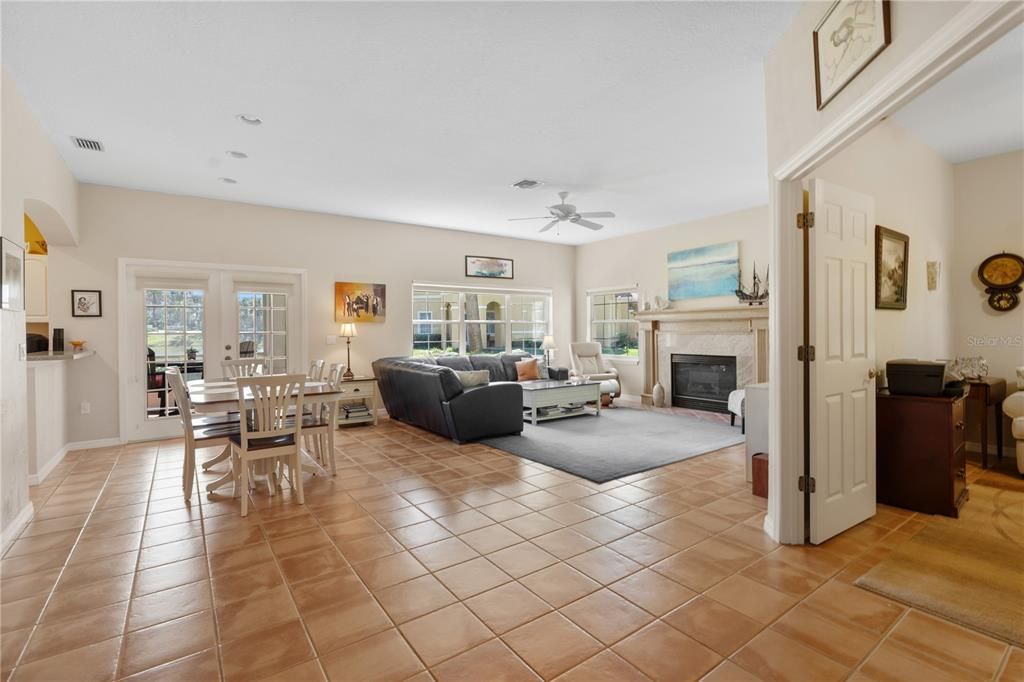 For Sale: $442,000 (2 beds, 2 baths, 1837 Square Feet)