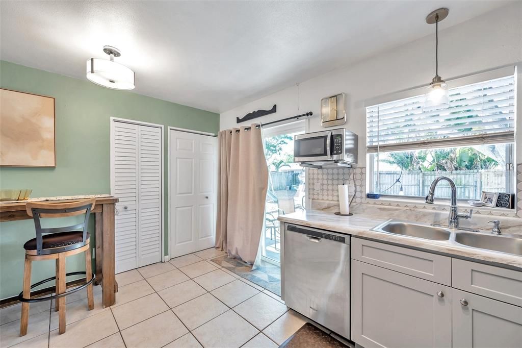 Active With Contract: $354,900 (3 beds, 2 baths, 1175 Square Feet)