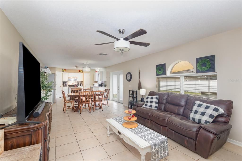 For Sale: $524,900 (4 beds, 2 baths, 2820 Square Feet)