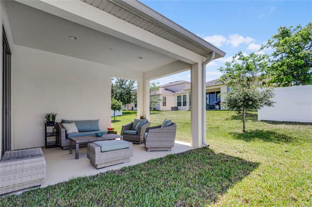 Active With Contract: $594,000 (4 beds, 2 baths, 2884 Square Feet)