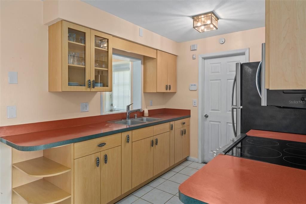 For Sale: $169,500 (2 beds, 1 baths, 1164 Square Feet)