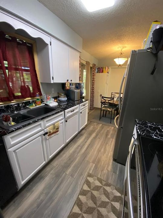 For Sale: $280,000 (3 beds, 1 baths, 1324 Square Feet)