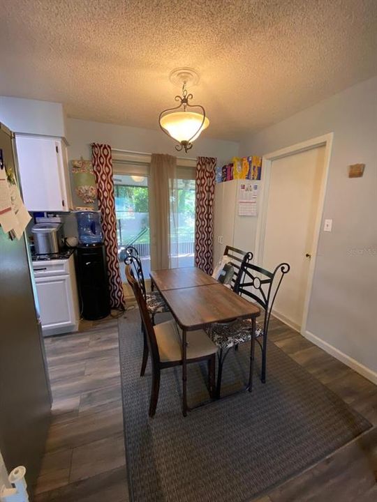 For Sale: $280,000 (3 beds, 1 baths, 1324 Square Feet)