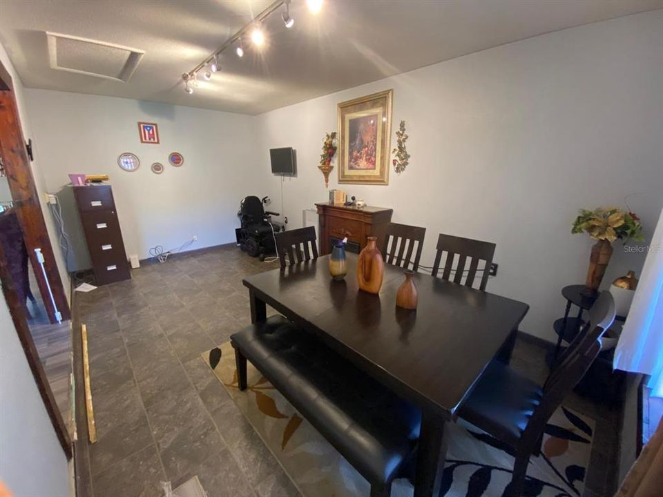 For Sale: $280,000 (3 beds, 1 baths, 1324 Square Feet)