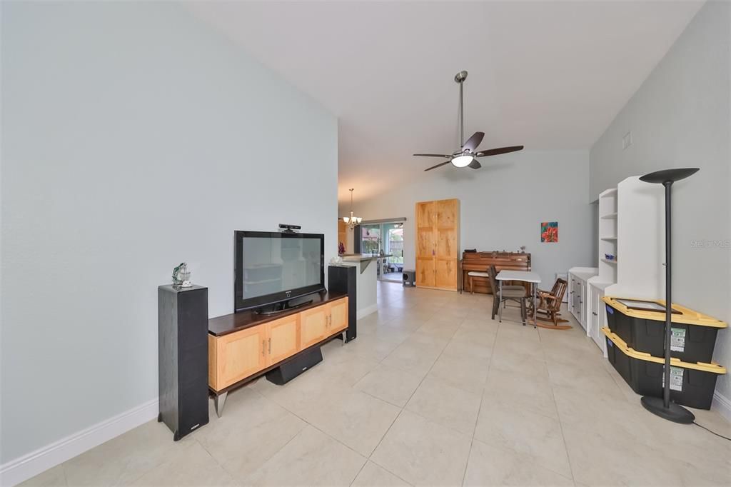 For Sale: $385,000 (4 beds, 2 baths, 1558 Square Feet)