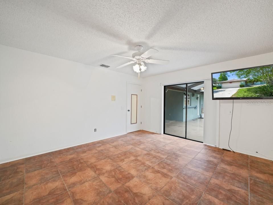 For Sale: $280,000 (2 beds, 2 baths, 1318 Square Feet)