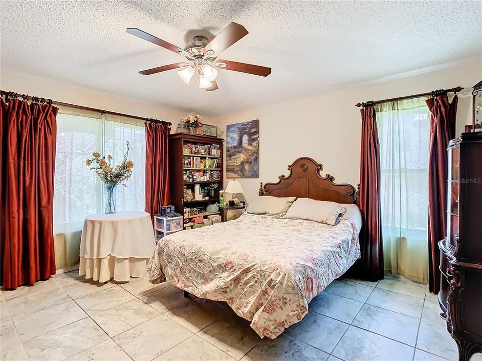 For Sale: $299,900 (3 beds, 2 baths, 1575 Square Feet)