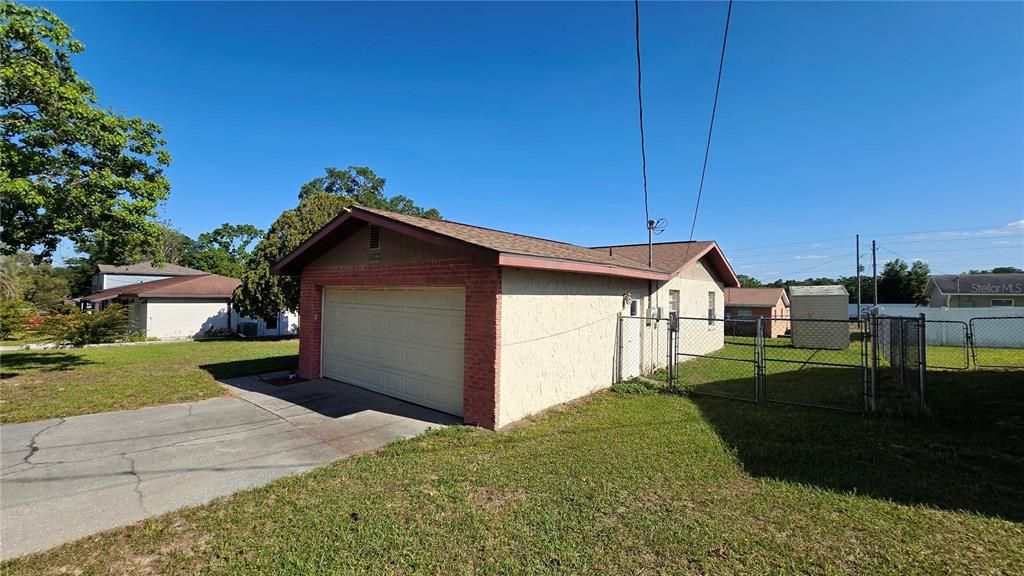 For Sale: $249,999 (3 beds, 2 baths, 1200 Square Feet)