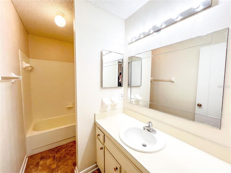 For Sale: $169,500 (2 beds, 2 baths, 1118 Square Feet)