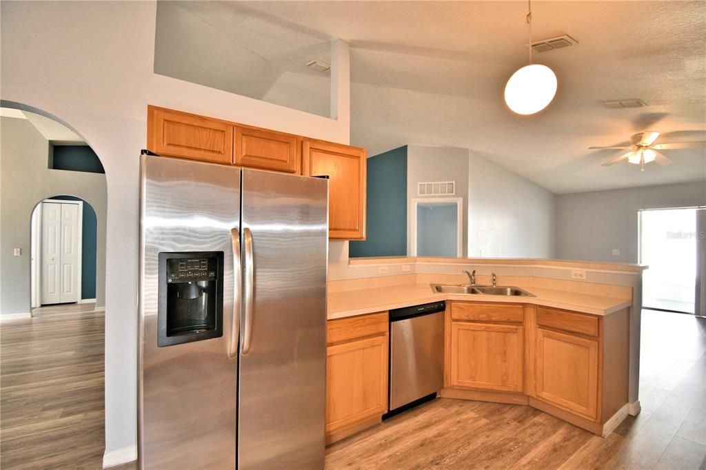 Recently Rented: $1,850 (3 beds, 2 baths, 1572 Square Feet)