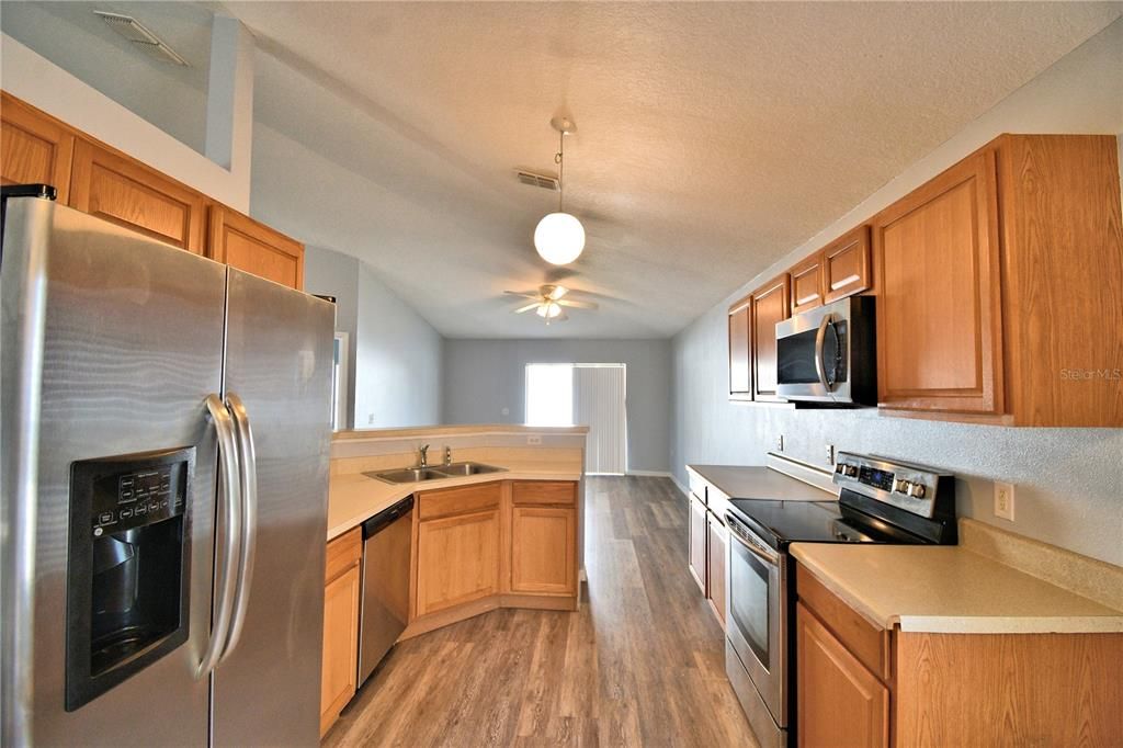 Recently Rented: $1,850 (3 beds, 2 baths, 1572 Square Feet)