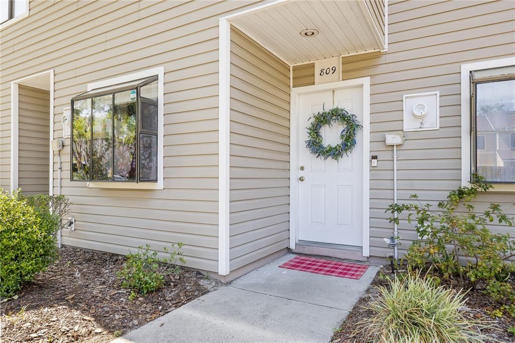 Active With Contract: $152,900 (2 beds, 1 baths, 1016 Square Feet)