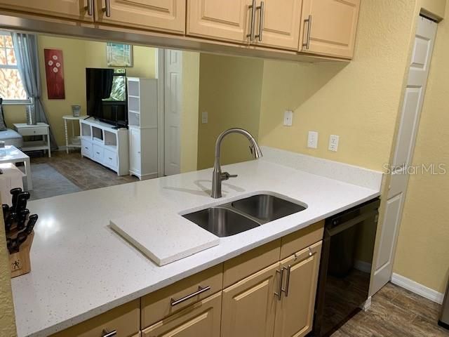 For Rent: $3,000 (2 beds, 2 baths, 1122 Square Feet)