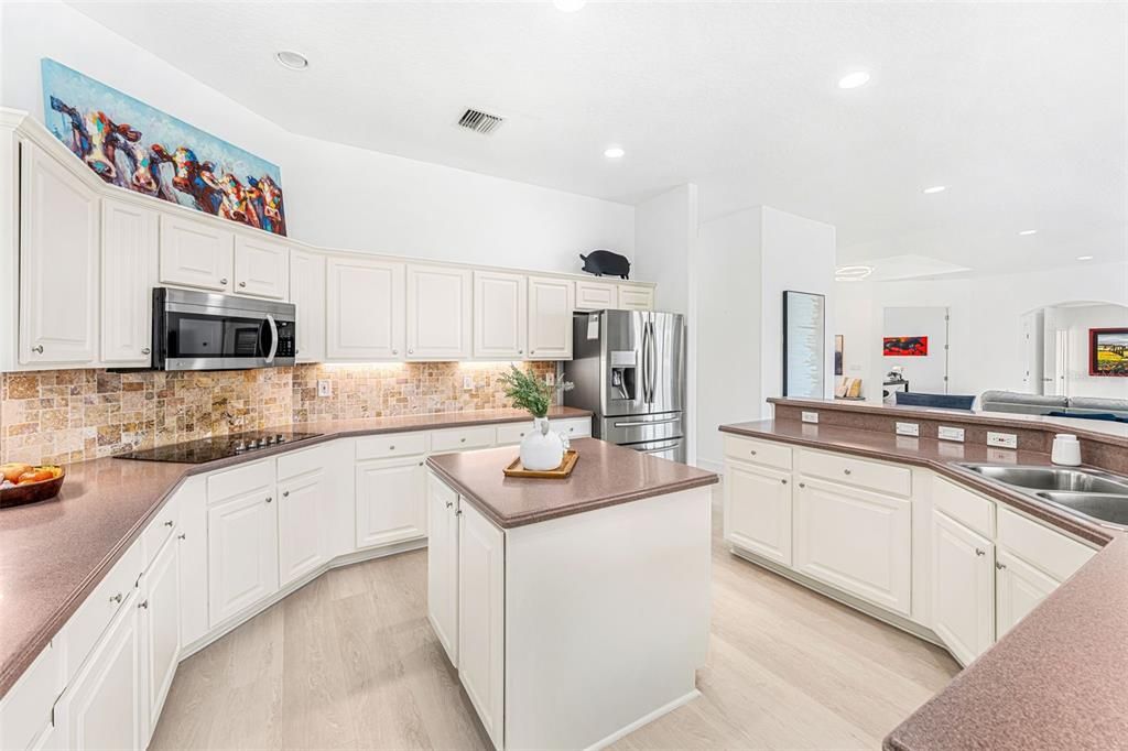 Active With Contract: $1,300,000 (4 beds, 3 baths, 2987 Square Feet)