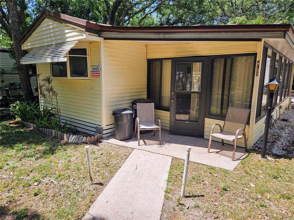 For Sale: $110,000 (2 beds, 1 baths, 703 Square Feet)