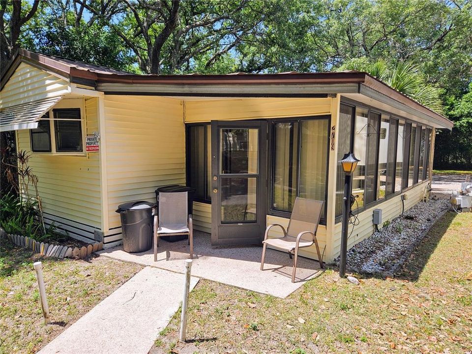 For Sale: $110,000 (2 beds, 1 baths, 703 Square Feet)