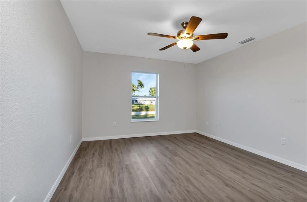 Active With Contract: $284,900 (3 beds, 2 baths, 1300 Square Feet)