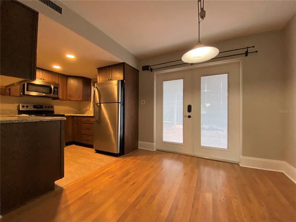 Recently Rented: $1,625 (2 beds, 1 baths, 1000 Square Feet)