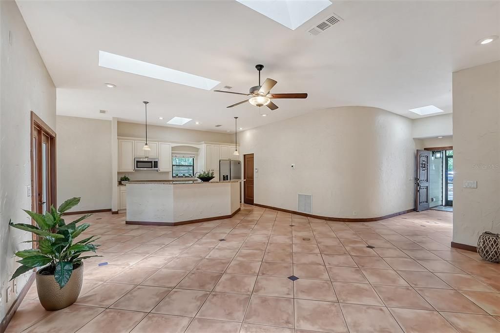 Recently Sold: $465,000 (3 beds, 2 baths, 1470 Square Feet)