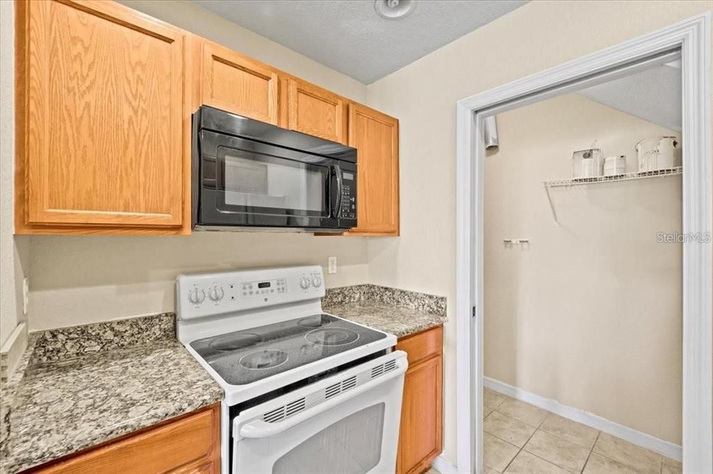 For Rent: $1,500 (2 beds, 2 baths, 971 Square Feet)