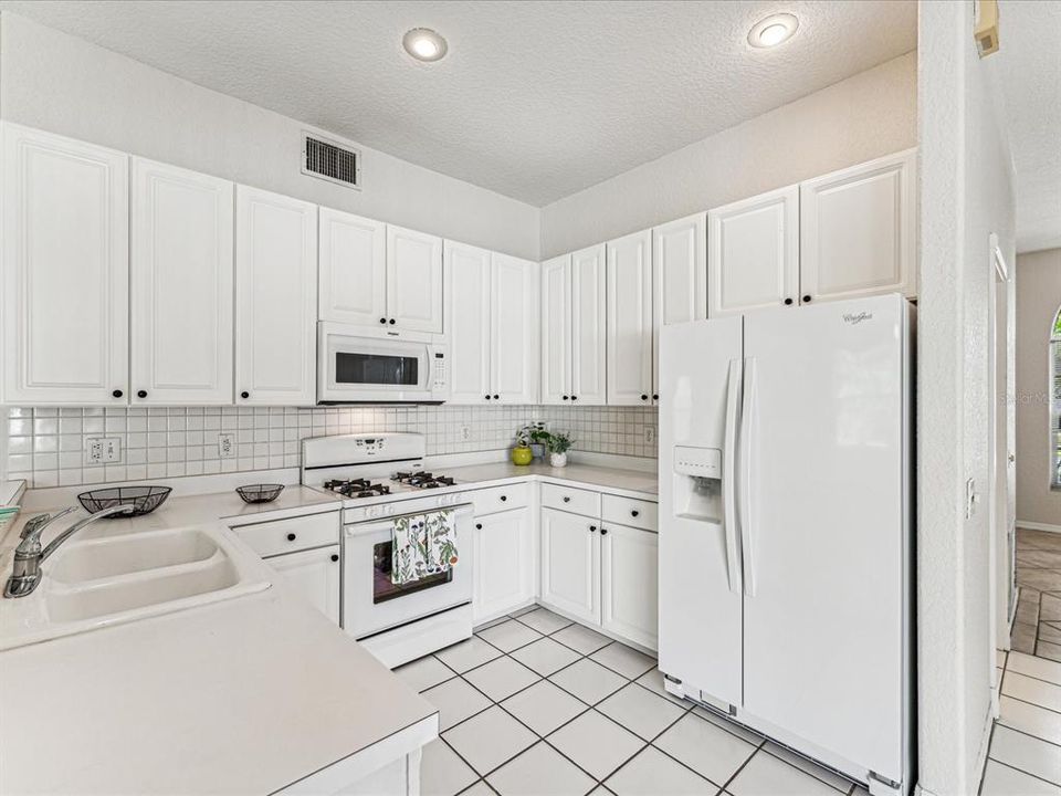 For Sale: $545,900 (3 beds, 2 baths, 1869 Square Feet)