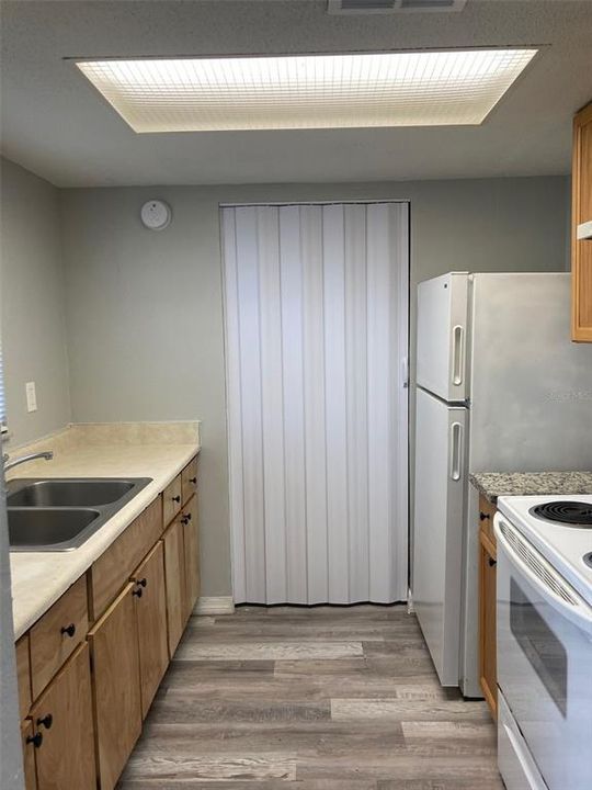 For Rent: $1,000 (2 beds, 1 baths, 800 Square Feet)