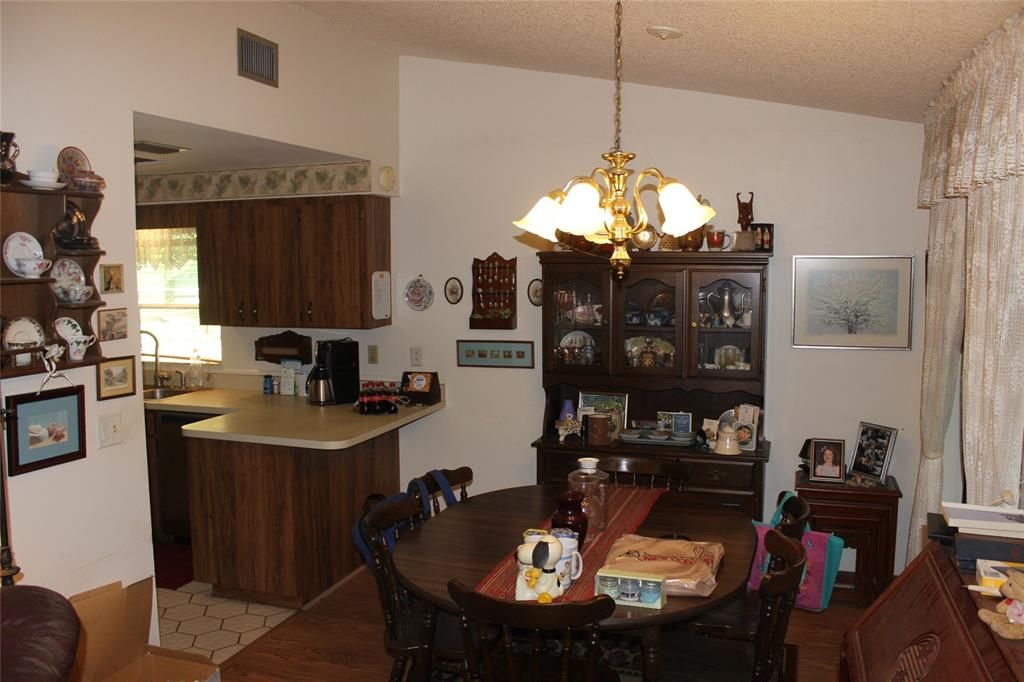 For Sale: $239,900 (2 beds, 2 baths, 1170 Square Feet)