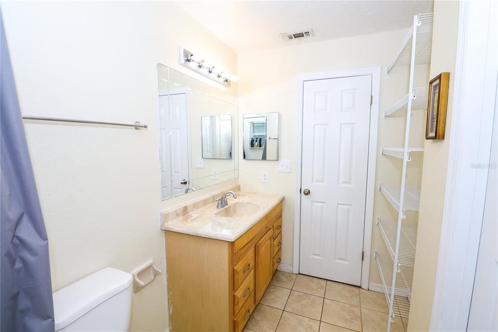 For Sale: $199,999 (2 beds, 2 baths, 1248 Square Feet)