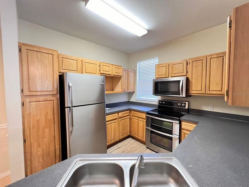 Recently Rented: $1,480 (1 beds, 1 baths, 885 Square Feet)