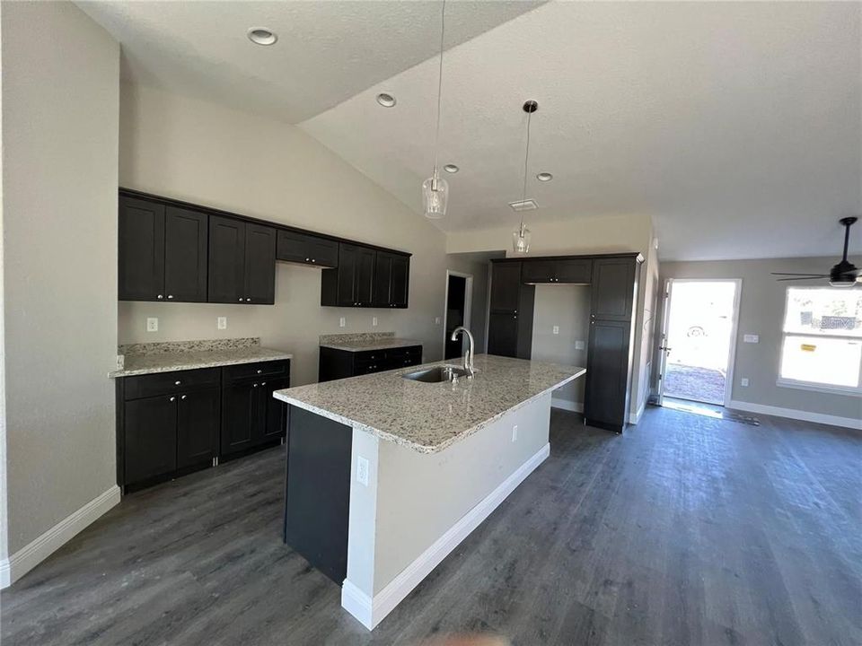 Active With Contract: $289,900 (3 beds, 2 baths, 1578 Square Feet)