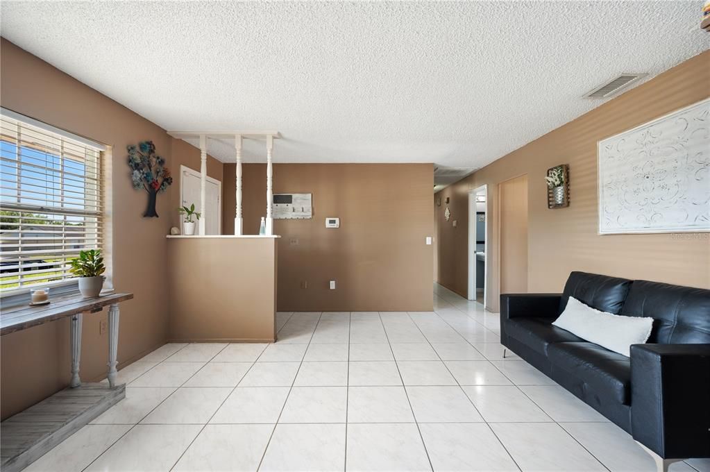 Active With Contract: $299,900 (3 beds, 2 baths, 1353 Square Feet)
