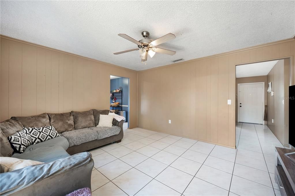 Active With Contract: $299,900 (3 beds, 2 baths, 1353 Square Feet)