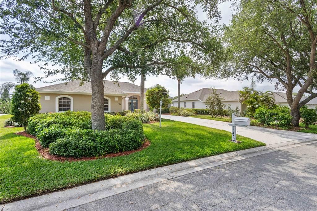 Active With Contract: $634,000 (3 beds, 2 baths, 2293 Square Feet)