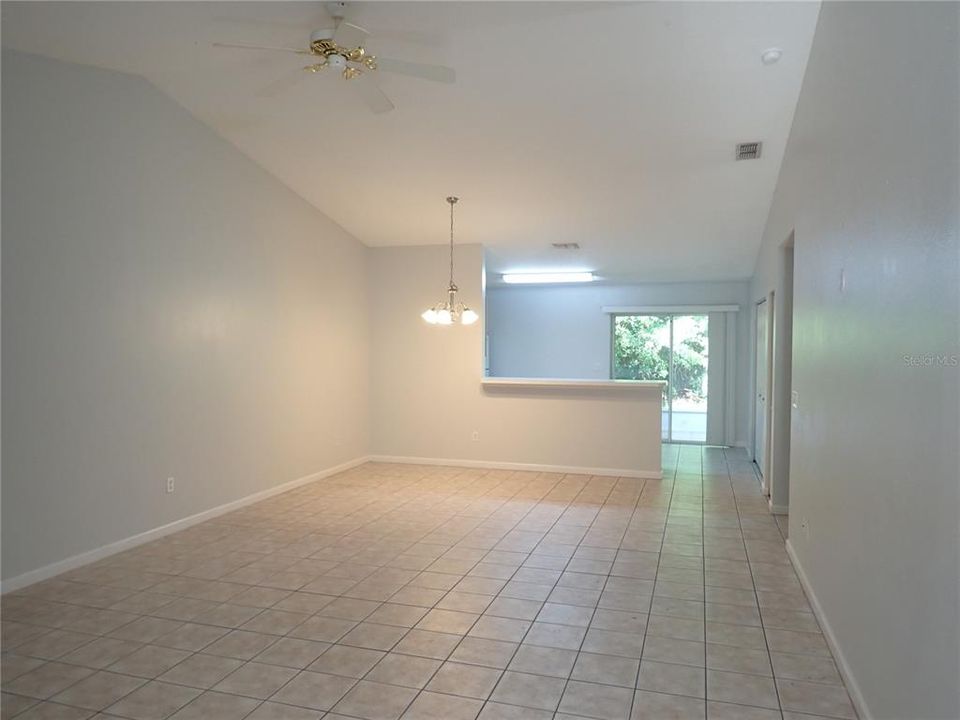 Recently Rented: $1,575 (3 beds, 2 baths, 1289 Square Feet)