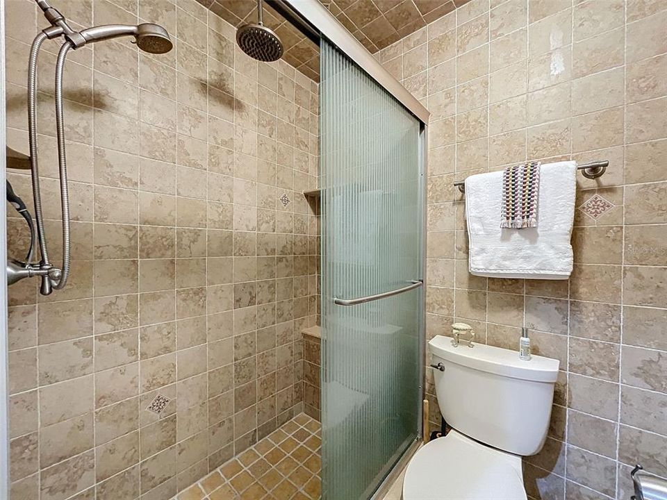 待售: $425,000 (2 贝兹, 2 浴室, 1065 平方英尺)