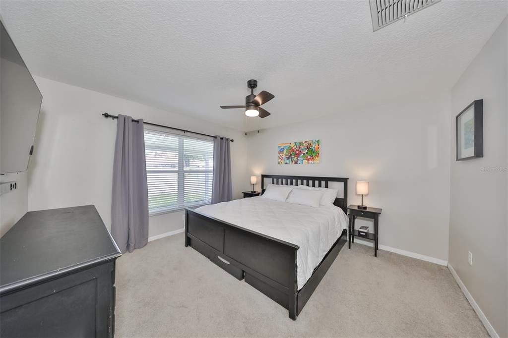 Active With Contract: $335,000 (3 beds, 2 baths, 1444 Square Feet)
