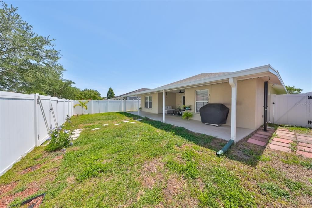 For Sale: $335,000 (3 beds, 2 baths, 1444 Square Feet)