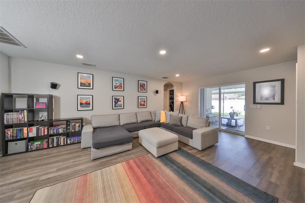Active With Contract: $335,000 (3 beds, 2 baths, 1444 Square Feet)