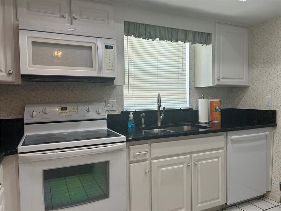 For Sale: $189,000 (2 beds, 2 baths, 1253 Square Feet)