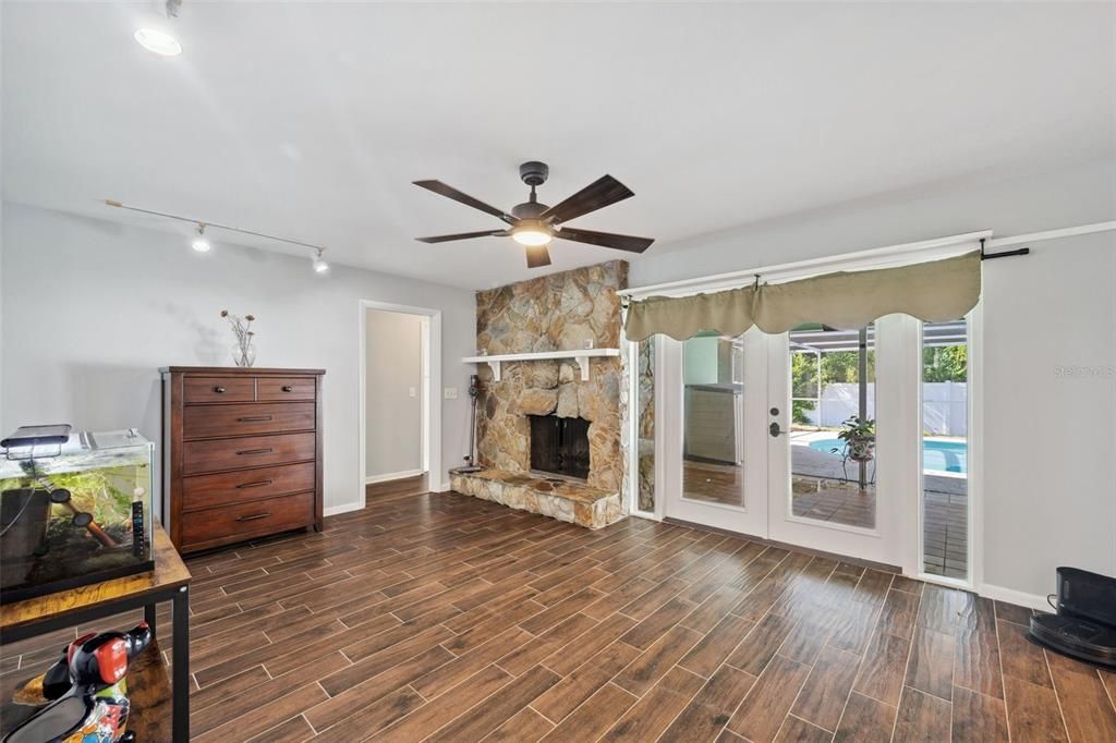 Active With Contract: $619,000 (3 beds, 2 baths, 1826 Square Feet)