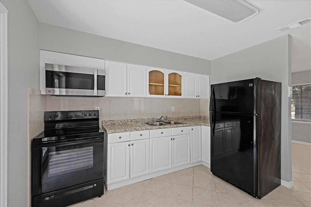 For Sale: $329,900 (2 beds, 1 baths, 768 Square Feet)