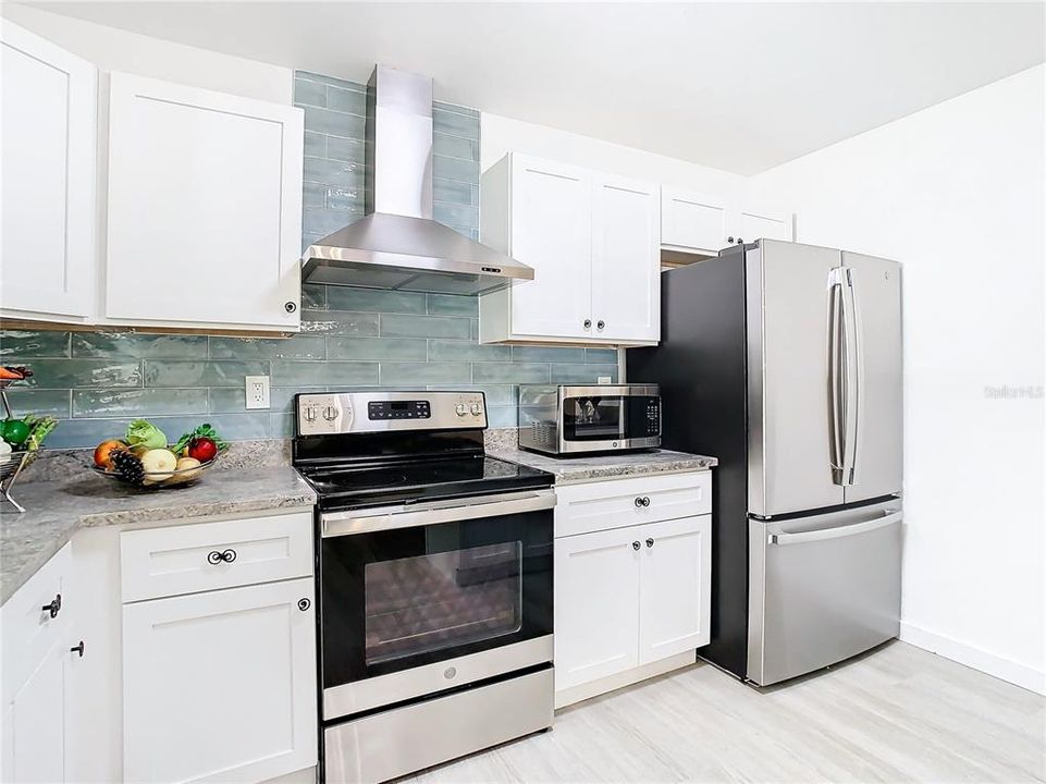 For Sale: $288,000 (2 beds, 1 baths, 1008 Square Feet)