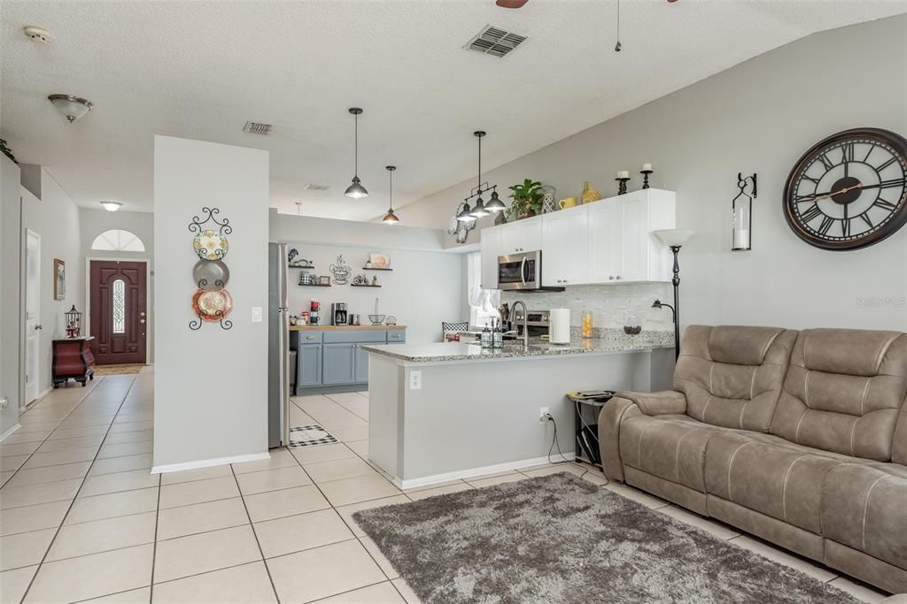Active With Contract: $375,000 (3 beds, 2 baths, 1686 Square Feet)