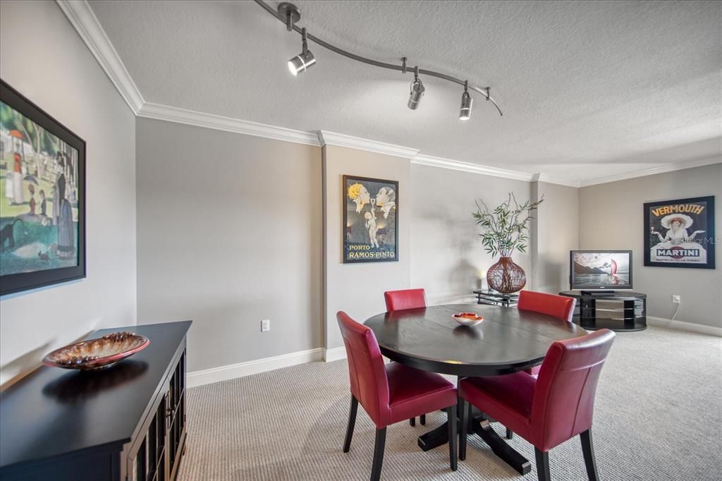 For Sale: $579,900 (2 beds, 2 baths, 1070 Square Feet)