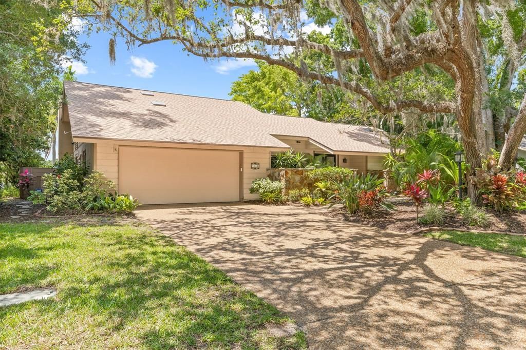 For Sale: $1,075,000 (4 beds, 2 baths, 2585 Square Feet)